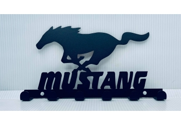 Věšák Mustang